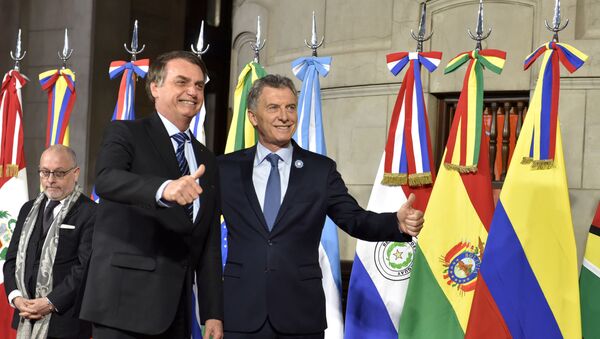 Presidente da Argentina, Mauricio Macri, e seu colega brasileiro, Jair Bolsonaro, na 54ª cúpula de presidentes do Mercosul - Sputnik Brasil