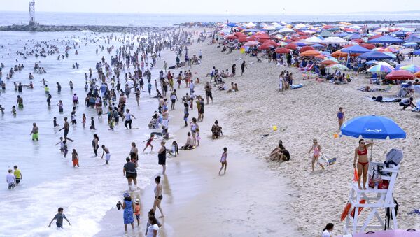 Turistas na praia em Ocean City, Maryland - Sputnik Brasil