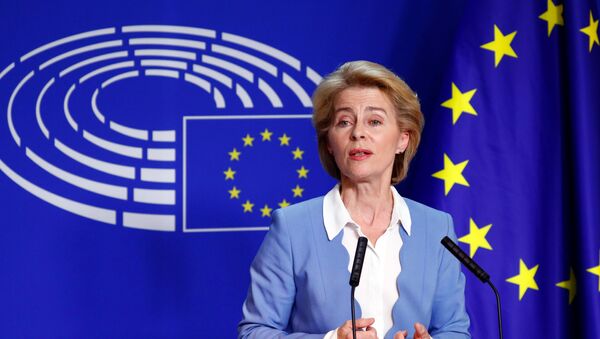 Ursula von der Leyen, ministra da Defesa da Alemanha, que foi nominada a próxima presidente da Comissão Europeia. Na foto ela discursa à imprensa em Bruxelas, na Bélgica, em 10 de julho de 2019. - Sputnik Brasil