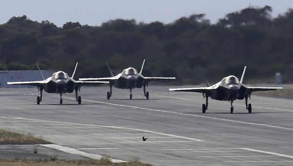 Caças norte-americanos F-35 (foto de arquivo) - Sputnik Brasil