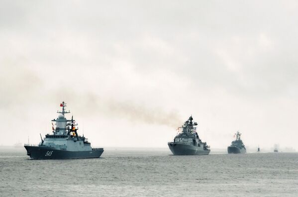 Navio-patrulha universal (corveta) Stoyky e navio pesado antissubmarino Severomorsk - Sputnik Brasil