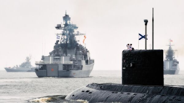 Navio pesado antissubmarino Severomorsk e submarino diesel-elétrico Vladikavkaz - Sputnik Brasil