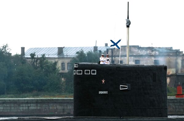 Oficiais no submarino Vladikavkaz - Sputnik Brasil