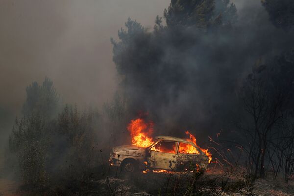 Carro queima perto de Vila de Rei, em Portugal, 21 de julho de 2019 - Sputnik Brasil