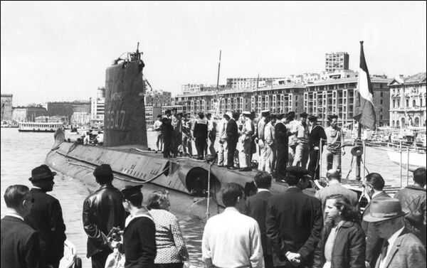 O submarino francês Minerve nos anos 60 no porto de Marseille, França, foto de arquivo - Sputnik Brasil