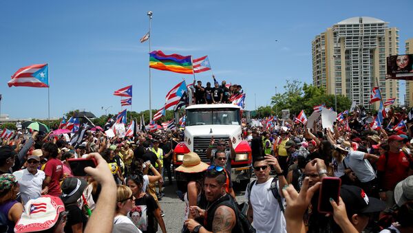 Manifestantes realizam protesto exigindo a renúncia do governador de Porto Rico, Ricardo Roselló, em San Juan - Sputnik Brasil