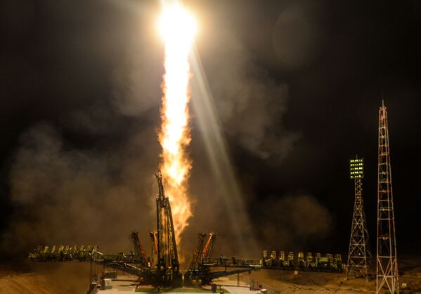 Lançamento do foguete Soyuz-GF com espaçonave pilotada Soyuz MS-13 a partir do cosmódromo de Baikonur - Sputnik Brasil