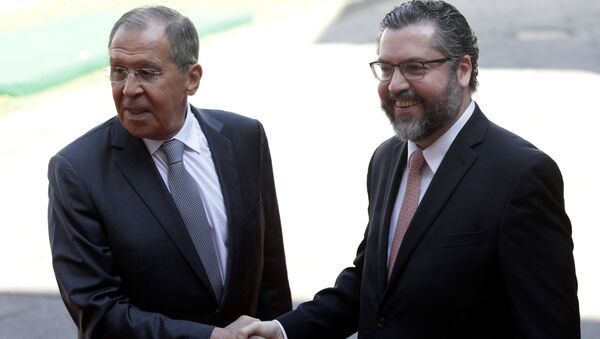 O ministro de Relações Exteriores da Rússia, Sergei Lavrov, junto ao chanceler brasileiro Ernesto Araújo - Sputnik Brasil