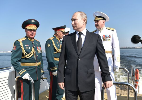 Presidente russo Vladimir Putin participa da celebração do Dia da Marinha russa, na cidade de São Petersburgo - Sputnik Brasil