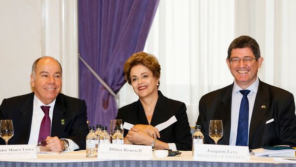 A presidenta do Brasil, Dilma Rousseff, acompanhada do chanceler Mauro Vieira e do ministro da Fazenda, Joaquim Levy, durante encontro com empresários em Nova York - Sputnik Brasil