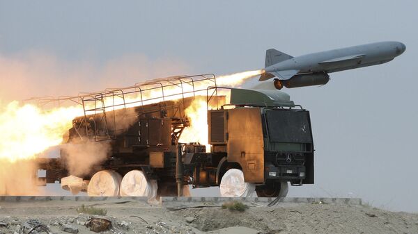 Exercícios militares no Irã com lançamento de míssil terra-mar Saegheh - Sputnik Brasil