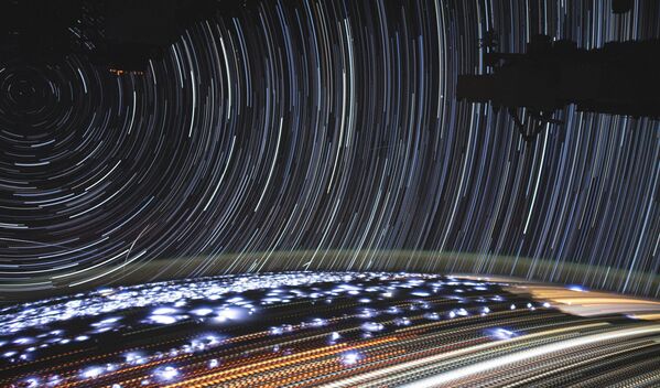 Foto de longa exposição da Terra feita a partir da Estação Espacial Internacional - Sputnik Brasil