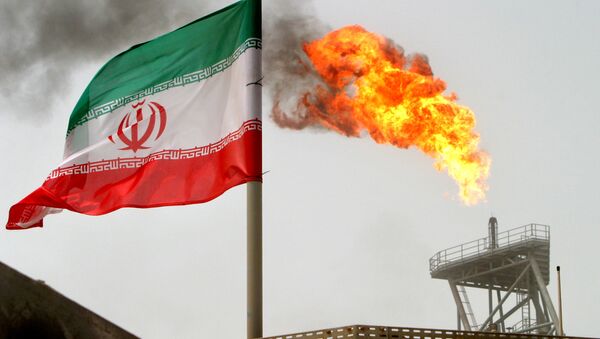 Plataforma de petróleo em Soroush, Irã em 25 de Julho de 2005 - Sputnik Brasil
