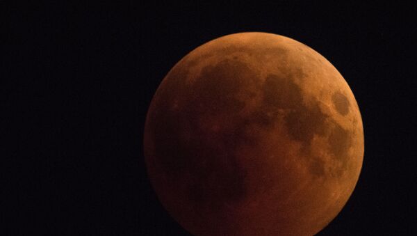 Imagem da Lua durante o eclipse lunar - Sputnik Brasil