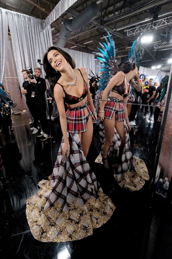 Kendall Jenner exibe vestido no desfile de moda da Victoria's Secret
 - Sputnik Brasil