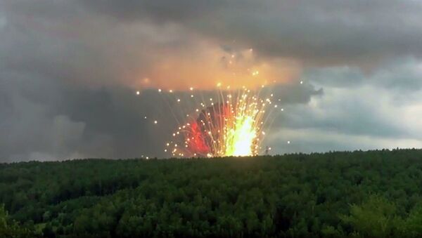 Explosões de munições de artilharia em armazém militar na região de Krasnoyarsk - Sputnik Brasil