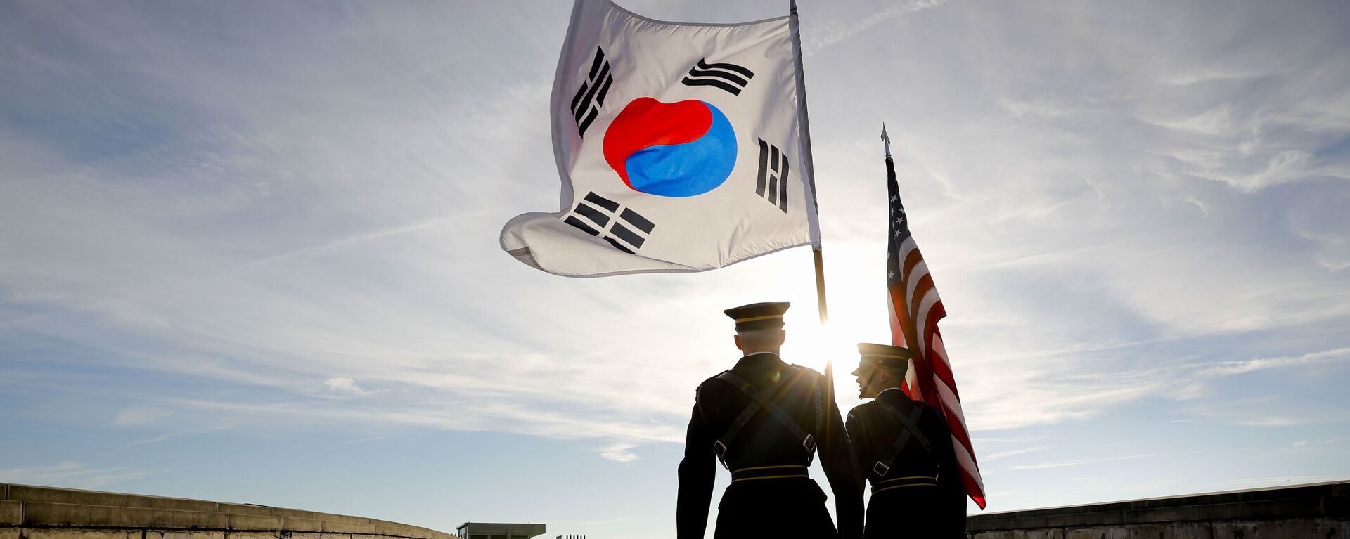 Guarda de honra com bandeiras dos EUA e da Coreia do Sul - Sputnik Brasil, 1920, 03.11.2022