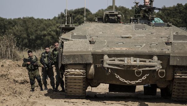 Soldados israelenses do lado de tanque na faixa de Gaza em 4 de maio de 2016. - Sputnik Brasil