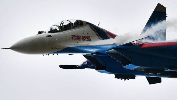 Caça Su-30SM da esquadrilha acrobática Russkie Vityazi (Cavaleiros Russos) na Aviadarts 2019 - Sputnik Brasil