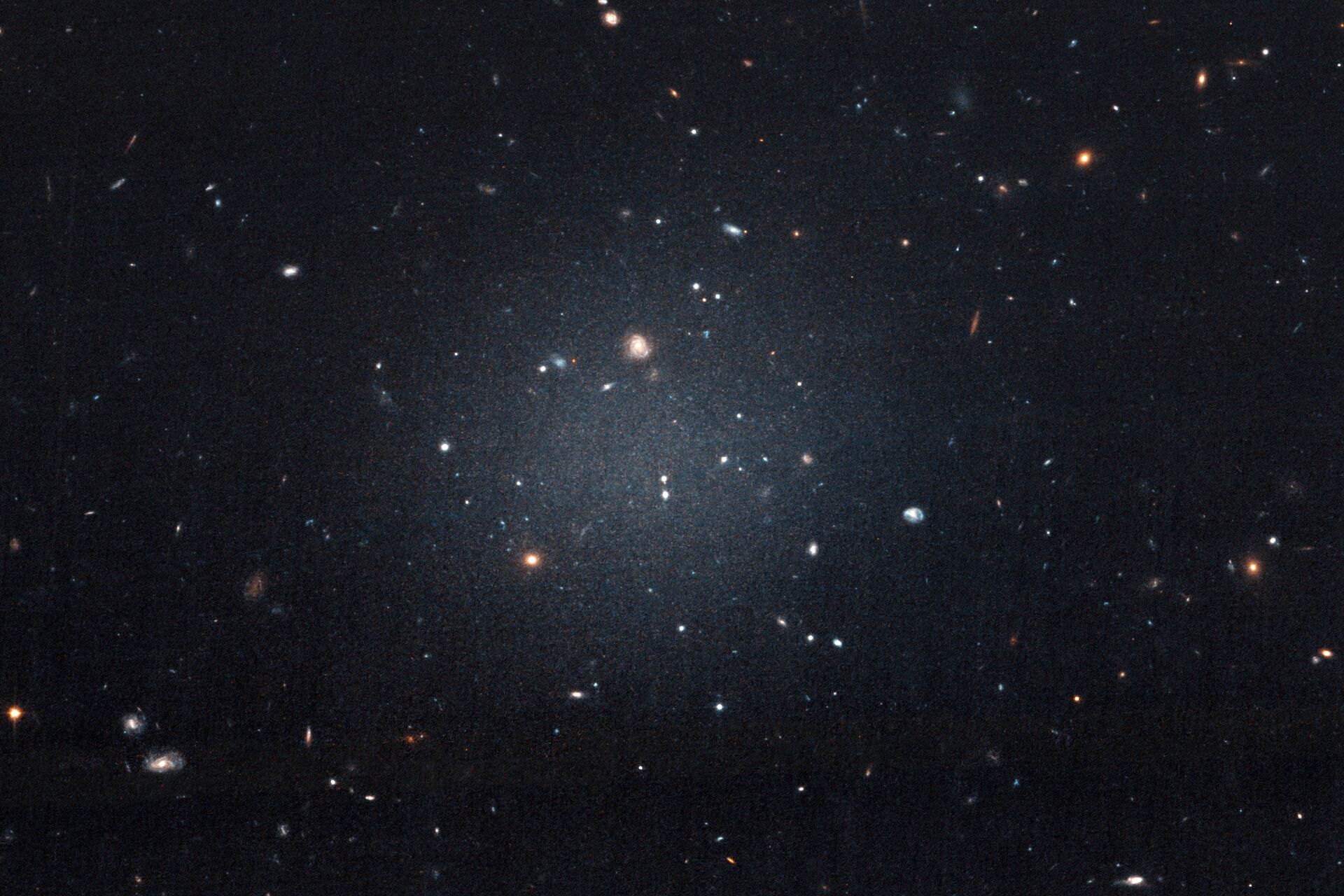Telescópio Hubble revela que espaço está 'perdendo' matéria escura - Sputnik Brasil, 1920, 21.06.2021