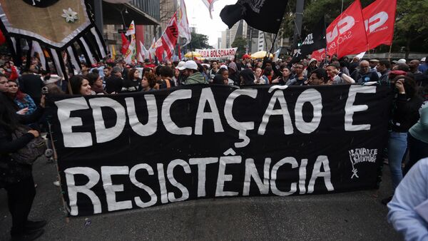 Manifestação em defesa da educação pública no centro de São Paulo - Sputnik Brasil