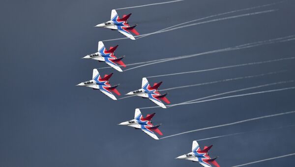 Aviões MiG-29 da esquadrilha acrobática Strizhi no concurso Aviadarts - Sputnik Brasil