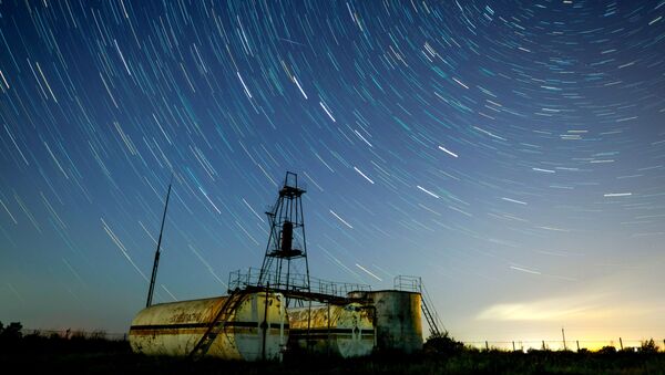 Céu noturno durante a chuva de meteoros Perseidas na região de Krasnodar, sul da Rússia - Sputnik Brasil