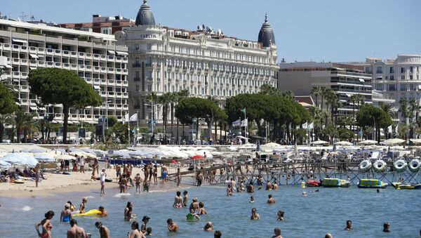 Turistas em Cannes, França - Sputnik Brasil