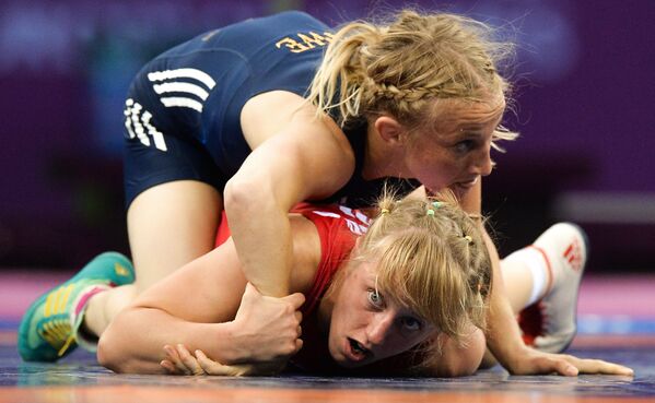 Katarzyna Krawczyk e Sofia Mattsson durante uma luta livre nos Jogos Europeus em Baku, Azerbaidjão. - Sputnik Brasil
