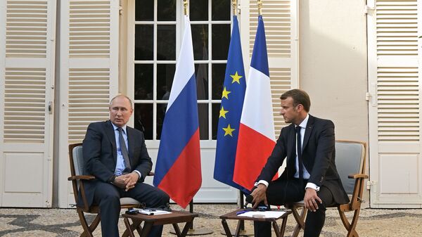 Presidente russo, Vladimir Putin, se reúne com o presidente francês, Emmanuel Macron - Sputnik Brasil
