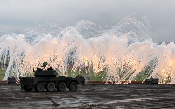 Tanques e veículos de combate durante treinamentos militares - Sputnik Brasil