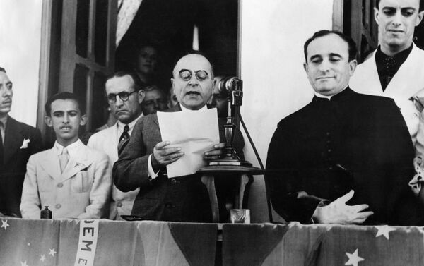 Getúlio Vargas anuncia, em novembro de 1937, a dissolução do Congresso e o início do período ditatorial que ficou conhecido como Estado Novo. - Sputnik Brasil