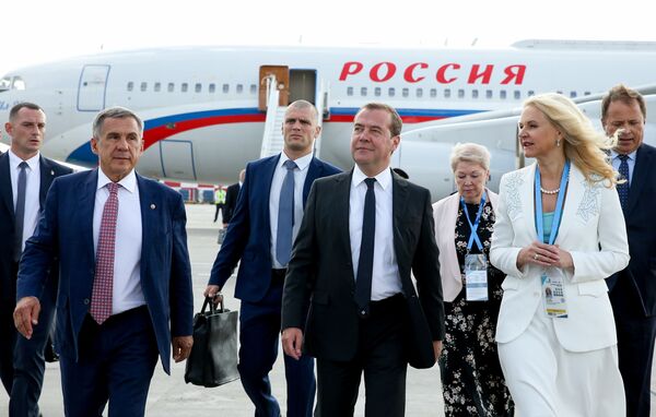 Primeiro-ministro russo, Dmitry Medvedev, no aeroporto da cidade de Kazan - Sputnik Brasil