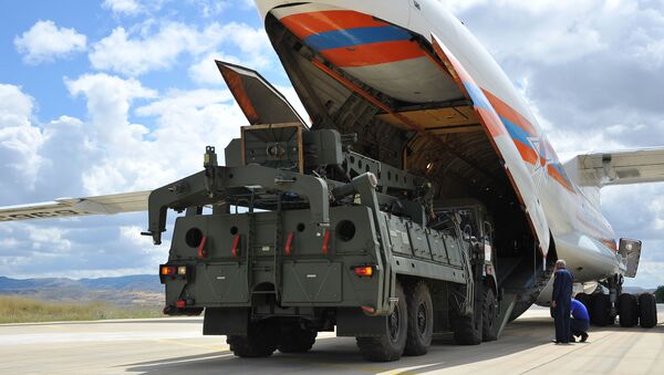 Primeiro lote de componentes dos sistemas de defesa antiaérea S-400 na Turquia - Sputnik Brasil