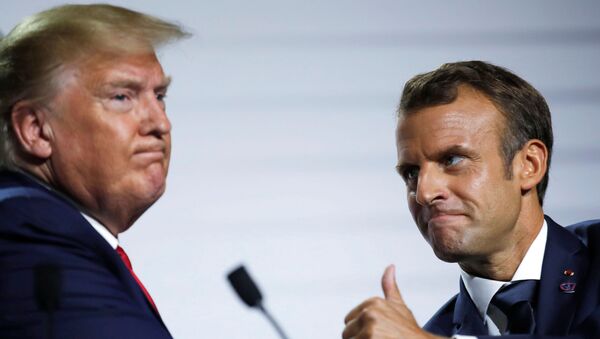 Emmanuel Macron e Donald Trump durante cúpula do G7 na França. - Sputnik Brasil