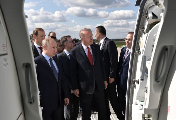 Presidentes russo Vladimir Putin e turco Recep Tayyip Erdogan visitam o Salão Aeroespacial Internacional MAKS-2019 - Sputnik Brasil