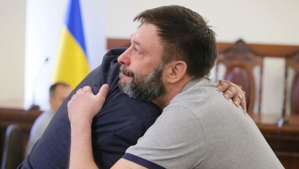 Jornalista russo e chefe do portal RIA Novosti Ucrânia, Kirill Vyshinsky, posto em liberdade - Sputnik Brasil