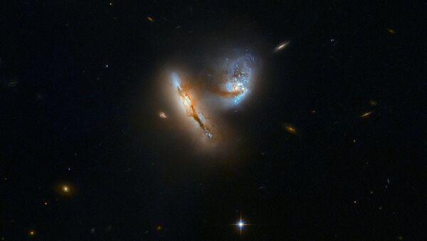 Duas galáxias em fusão na constelação de Aires - Sputnik Brasil