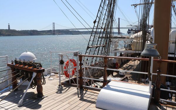 Navio Cisne Branco da Marinha do Brasil em Lisboa - Sputnik Brasil
