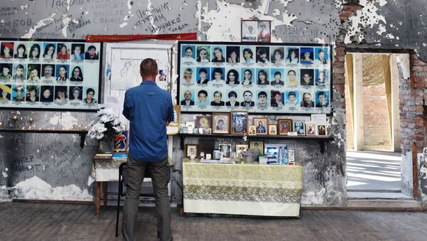 Memorial homenageia vítimas de massacre de Beslan. - Sputnik Brasil