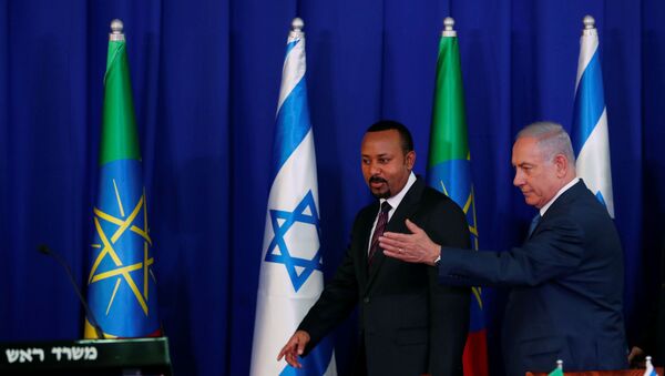 O primeiro-ministro israelense, Benjamin Netanyahu, e seu homólogo etíope, Abiy Ahmed, em Jerusalém. - Sputnik Brasil