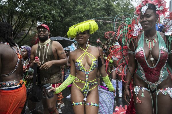 Populares participam de parada no Dia do Índio Americano, no Brooklyn, Nova York - Sputnik Brasil