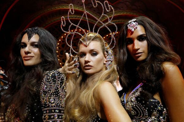Modelos posam durante os primeiros looks para The Blonds x Moulin Rouge! The Musical durante a New York Fashion Week, em 9 de setembro de 2019 - Sputnik Brasil