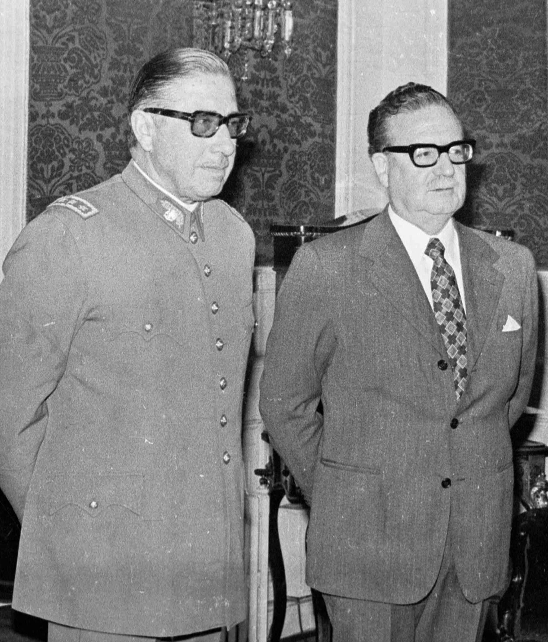 O então general-chefe do Exército do Chile, Augusto Pinochet, e o presidente do país Salvador Allende em foto de 23 de agosto de 1973. - Sputnik Brasil, 1920, 09.11.2021