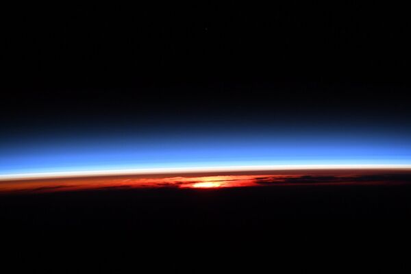 Nascer do Sol visto desde a Estação Espacial Internacional - Sputnik Brasil