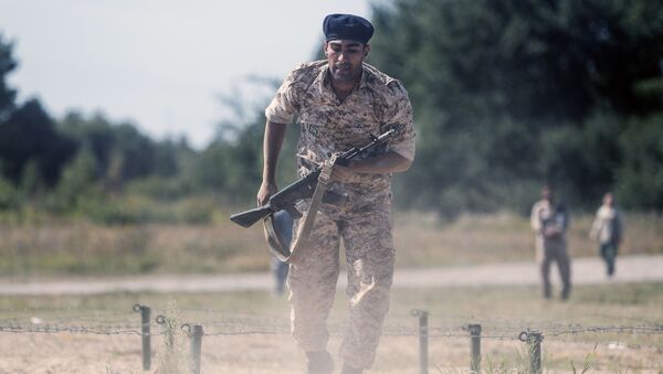 Soldado iraniano em competição militar - Sputnik Brasil