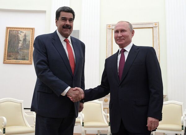 Presidente da Venezuela Nicolás Maduro (à esquerda) com seu homólogo russo Vladimir Putin (foto de arquivo) - Sputnik Brasil