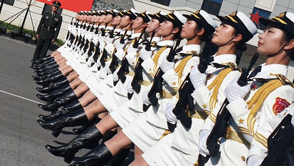 Militares chinesas durante ensaio para a parada dos 70 anos da República Popular da China - Sputnik Brasil