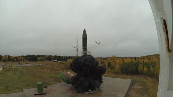 Lançamento do míssil balístico Topol-M do cosmódromo de Plesetsk, Rússia, 30 de setembro de 2019 - Sputnik Brasil