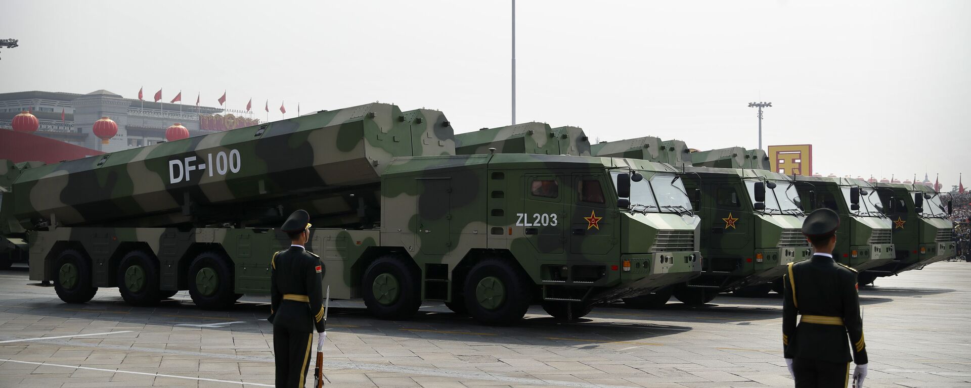 Veículos militares chineses carregando o míssil de cruzeiro DF-100 no decorrer do desfile militar em homenagem aos 70 anos da criação da República Popular da China - Sputnik Brasil, 1920, 30.10.2023
